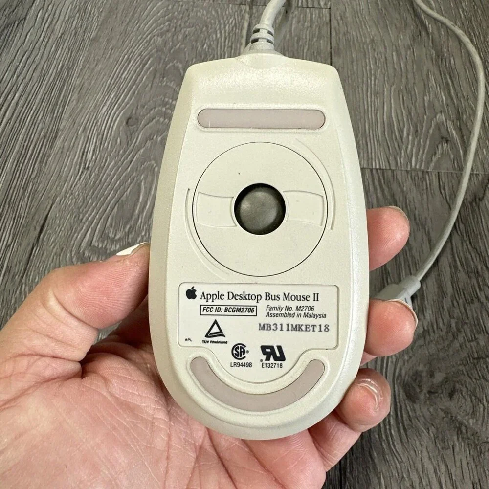 Apple ADB mouse for vintage Macs - Desktop Bus Mouse II 